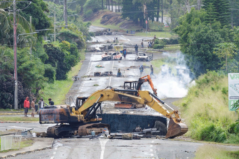 A photo shows a blockage on rue Ikaw of Noumea on May 15, 2024, amid protests linked to a debate on a constitutional bill aimed at enlarging the electorate for upcoming elections of the overseas French territory of New Caledonia. France deployed troops to