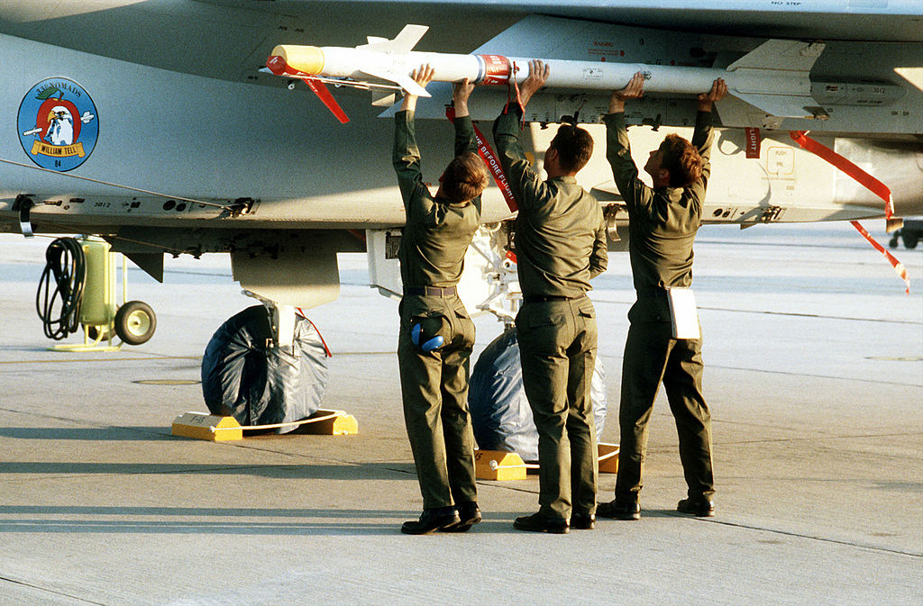 România cumpără din SUA rachete AIM-9X Sidewinder de ultimă generație pentru avioanele F-16, evaluate la 70 de milioane de dolari