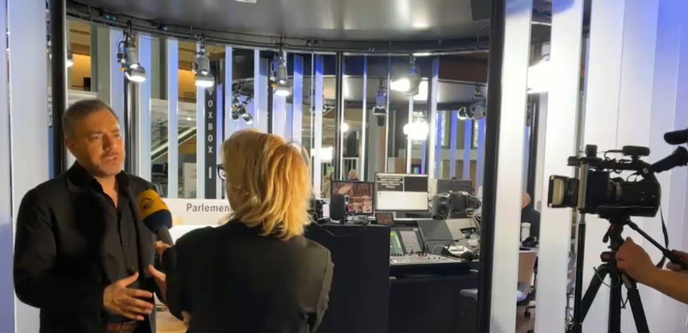 Jurnalism vs activism. „Peisajul mass-media s-a schimbat dramatic. Etica ne cere să ne controlăm opiniile în activitatea profesională”