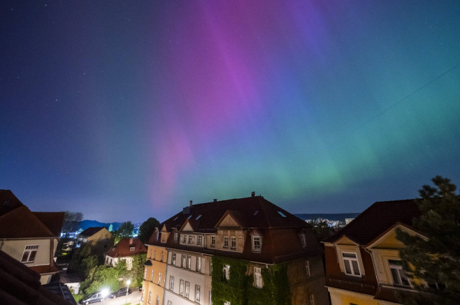 11.05.2024 Weimar: Stark ausgeprägte Polarlichter (Aurora borealis) waren am gegen Mitternacht bis nach Mittelthüringen