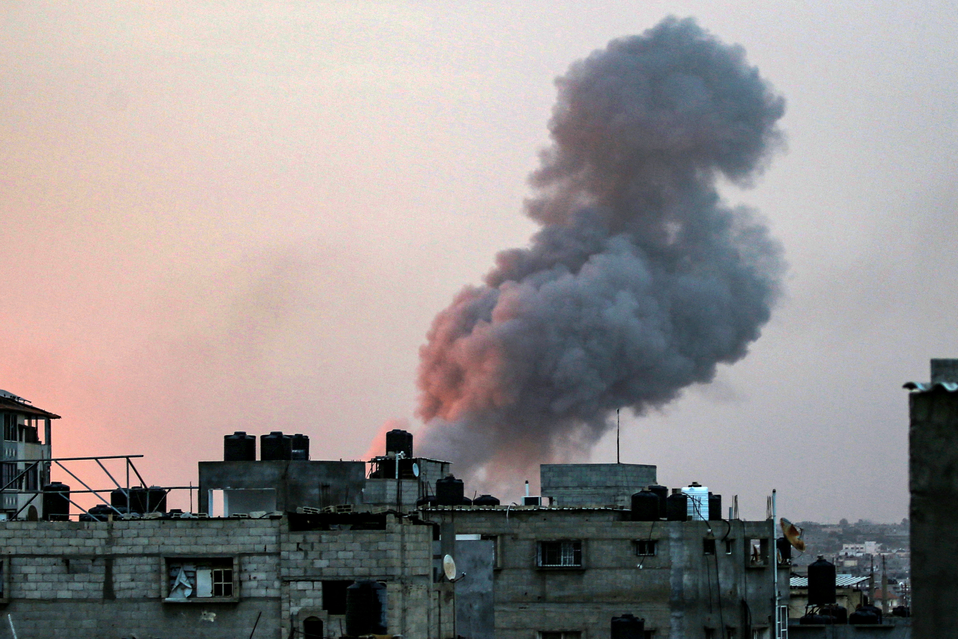 Israelul cere noi evacuări din Rafah, în timp ce se pregătește să își extindă ofensiva în sudul Fâșiei Gaza