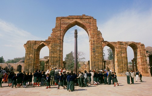 Un stâlp de fier din India stă expus la ploi, vânt și umezeală de 1600 de ani, dar nu a ruginit nici până astăzi