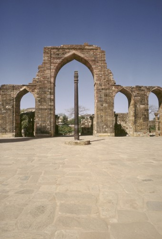 Qutb Minar, Quwwat-ul-Islam Masjid, Iron Pillar / Photo