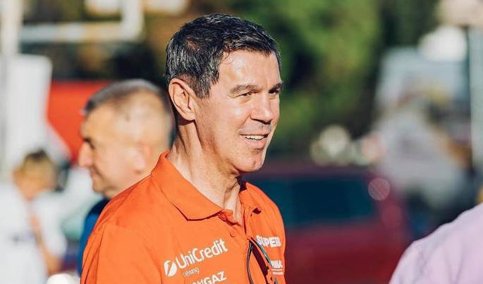 Mihai Leu, internat de urgenţă din cauza unor complicaţii după o operaţie. El a fost transferat de la Hunedoara la Bucureşti