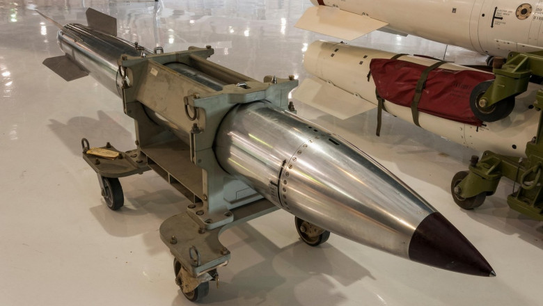 bombă nucleară b61