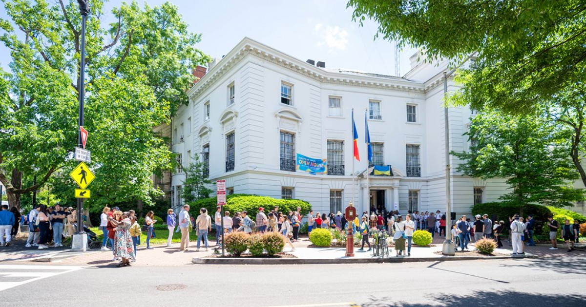 Mii de americani au vizitat Ambasada României din Washington, cu ocazia Zilei Porților Deschise|EpicNews