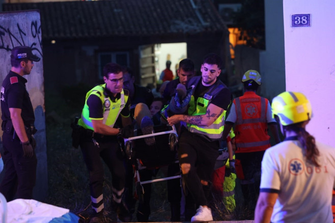 At least two dead and a dozen injured in the collapse of a building on Palma de Mallorca beach