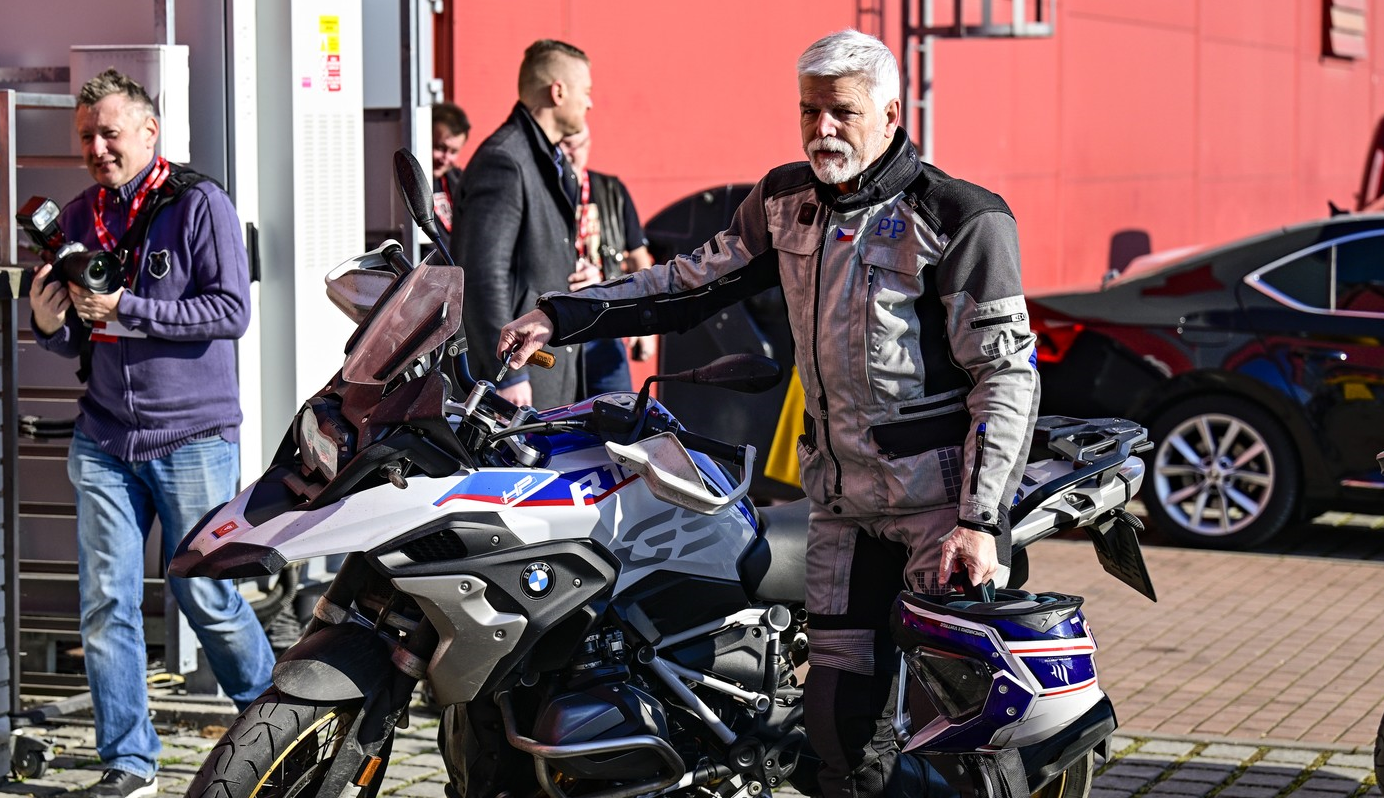 Preşedintele Cehiei a căzut cu motocicleta. Petr Pavel este internat în spital