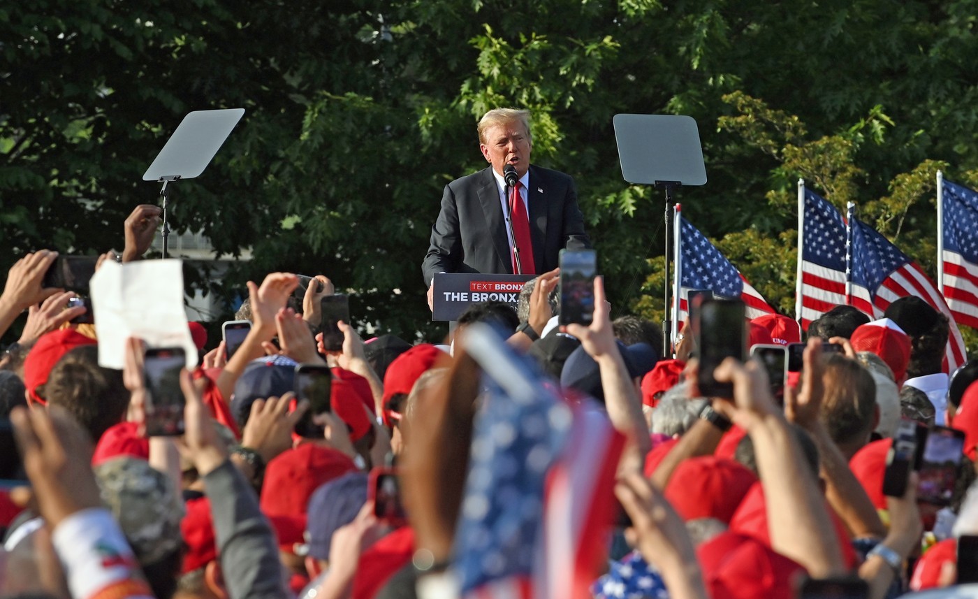 Trump susține că imigranţii ilegali din SUA „construiesc o armată” pentru a-i ataca pe americani. „Arată ca la vârsta de luptă”