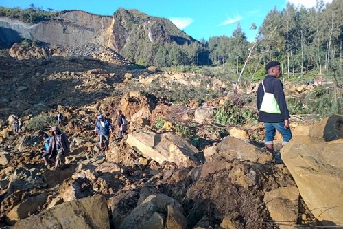 Peste 100 de oameni au murit în urma unei alunecări de teren în Papua Noua Guinee