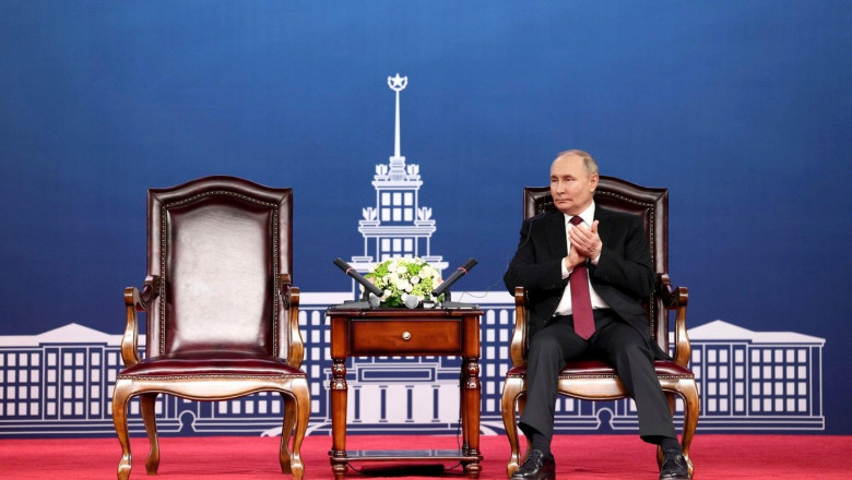 Harbin, China. 17th May, 2024. Russian President Vladimir Putin, applauds the introduction by HIT Chairman Xiong Sihao during a visit with faculty and students at the Harbin Institute of Technology, May 17, 2024, in Harbin, China. The university was found