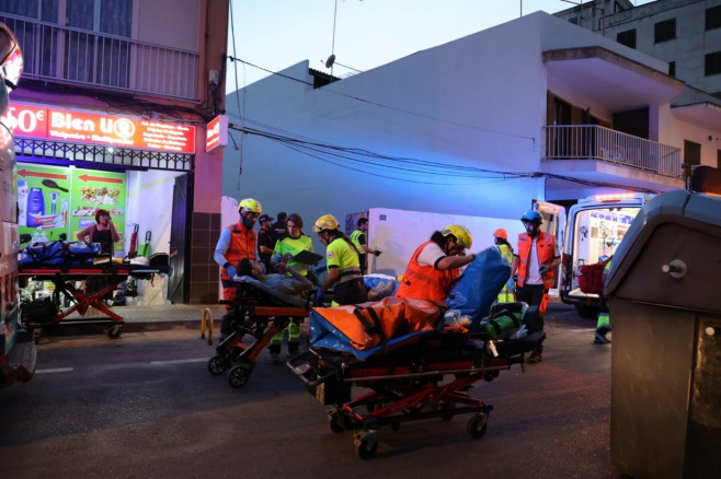 At least two dead and a dozen injured in the collapse of a building on Palma de Mallorca beach