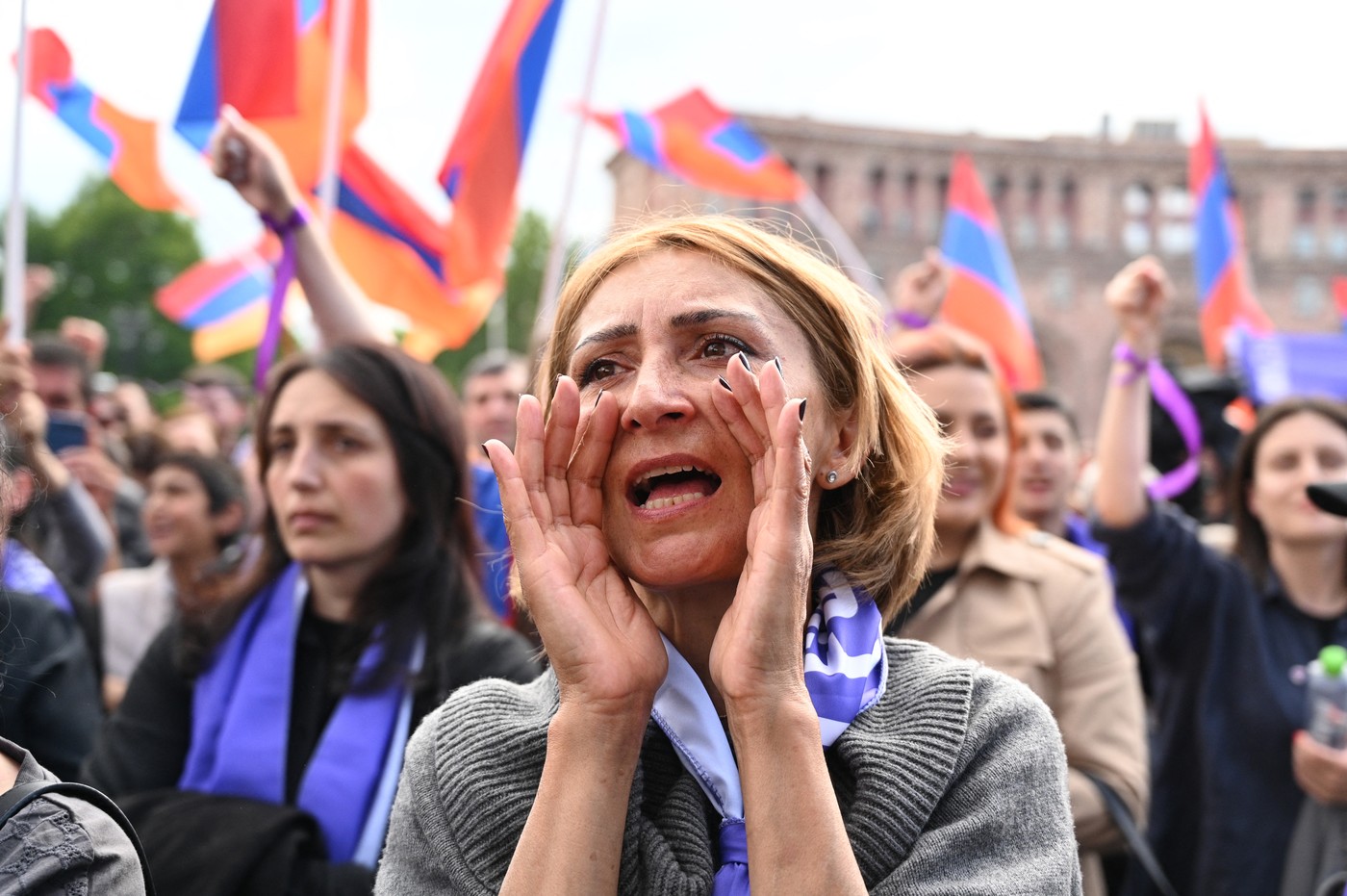 Proteste de amploare în Armenia. Oamenii sunt furioși după decizia de a ceda Azerbaidjanului mai multe sate și cer demisia premierului