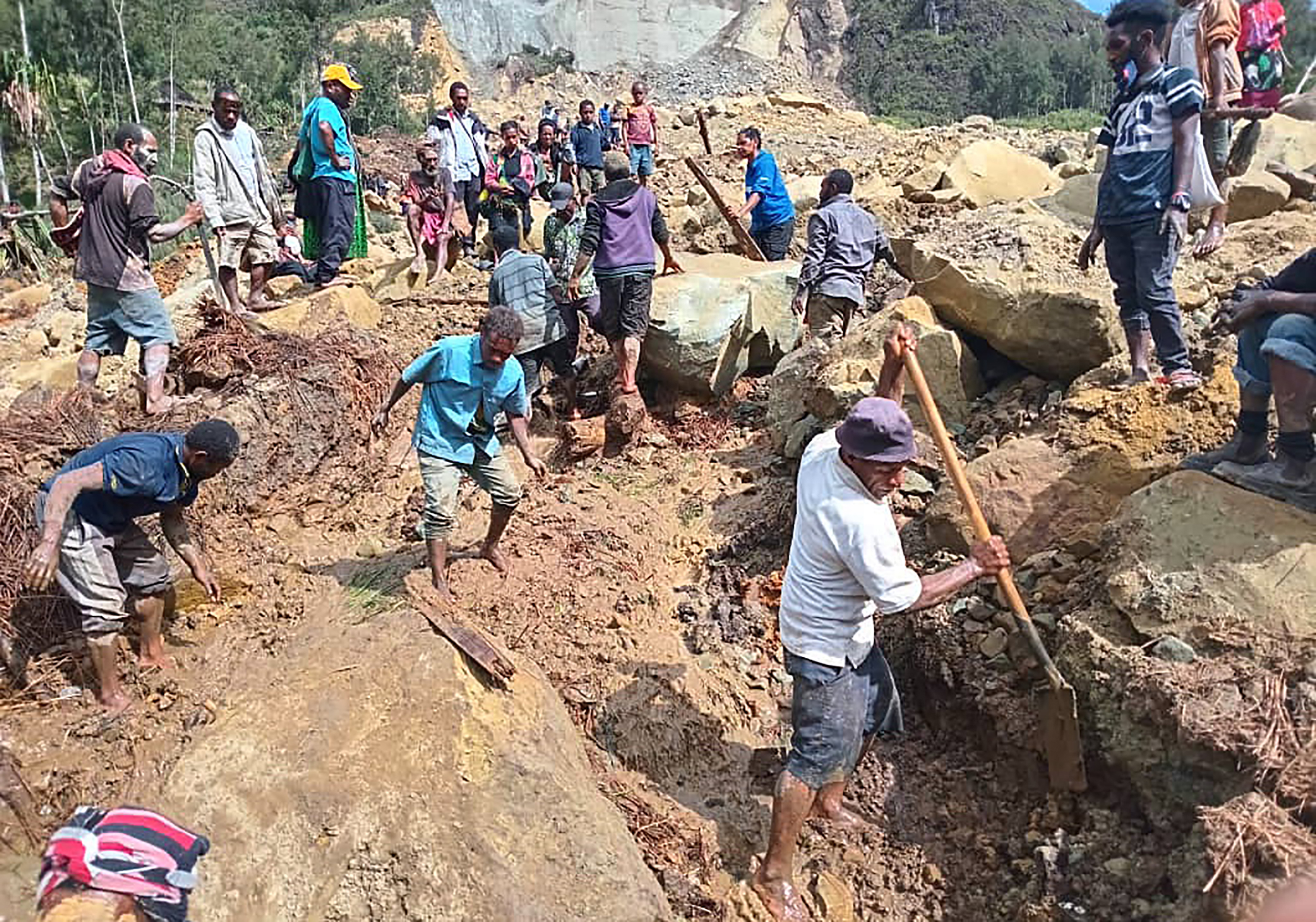Peste 2.000 de oameni au fost îngropați de vii de o alunecare de pământ, în Papua Noua Guinee