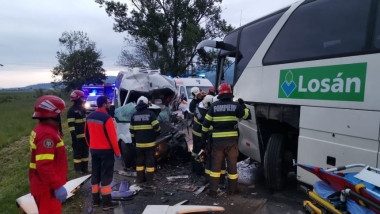 Accident grav între un autobuz și o dubă, lângă Rășnov