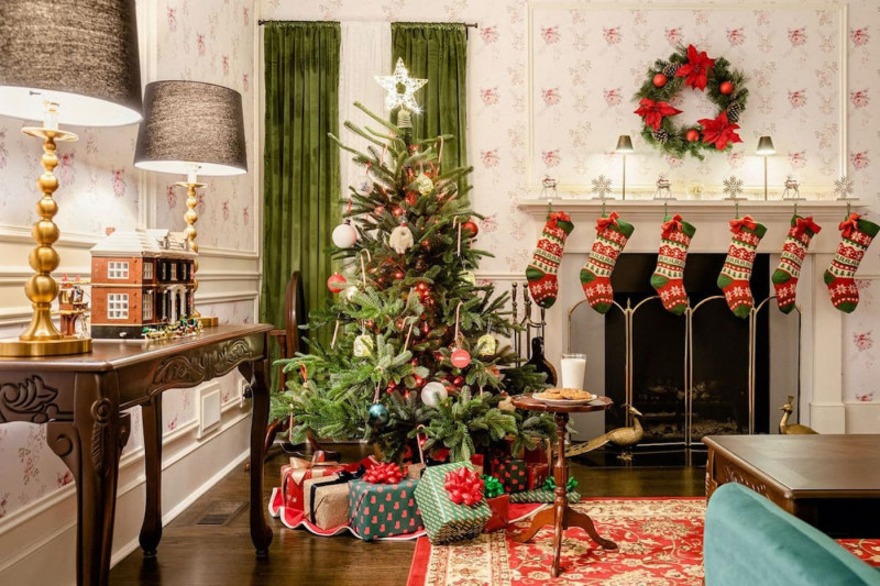 You can rent the house of the Christmas movie Home Alone)on Airbnb.
Vous pouvez louer la maison de film de Noel joué parMacaulay MacaulayĘCulkin : Maman jŐai raté lŐavion