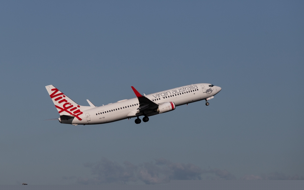 Alertă la bordul unui avion, după ce un bărbat complet dezbrăcat a început să alerge printre scaune, în timpul zborului