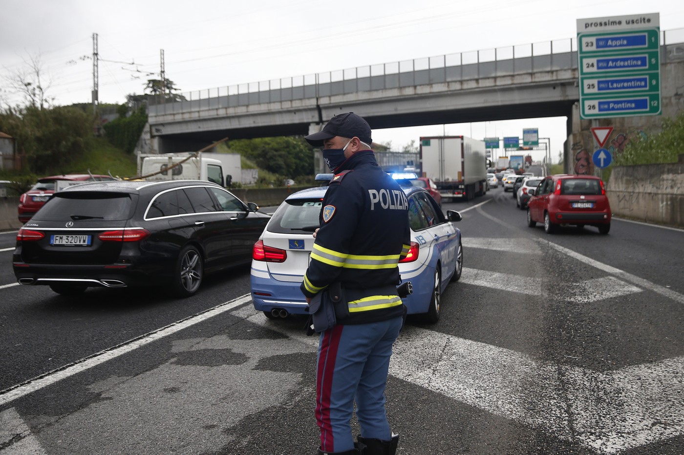 O italiancă şi-a abandonat fiica pe șoseaua de centură a Romei pentru că a luat o notă proastă la școală