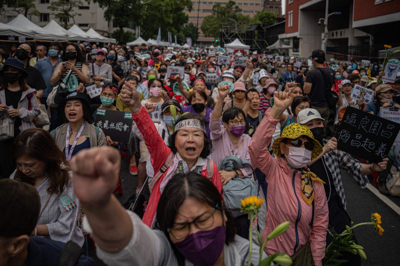 Protests against parliamentary reforms continue in Taiwan's Parliament