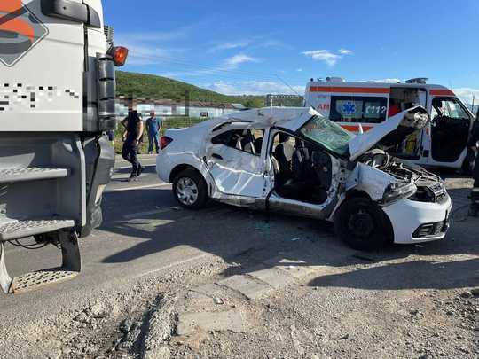 FOTO. Accident grav în judeţul Cluj: Bărbat resuscitat la faţa locului, alţi doi transportați la spital