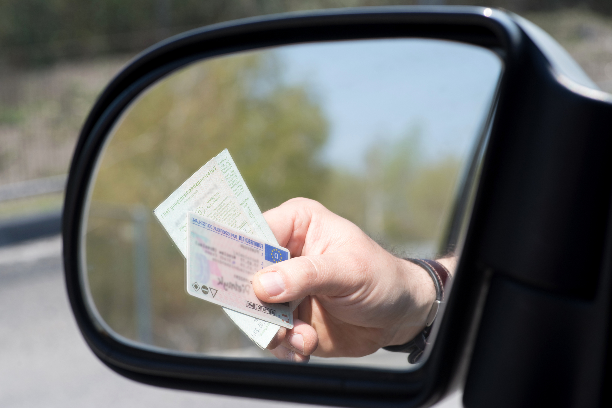 Cum și-a cumpărat un bărbat din Satu Mare un permis de conducere fals de pe o rețea socială