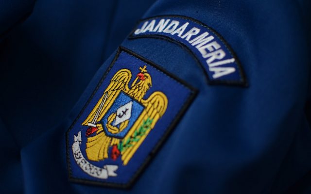 Prins cu droguri, un bărbat s-a scuzat că le-a găsit în buzunarul unei bluze pe care abia o cumpărase