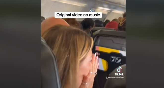 Clipe de groază la bordul unui avion, după ce pilotul a anunțat că va ateriza de urgență pe apă