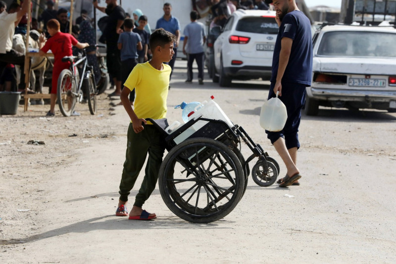 Palestinians, including children, who migrated from Rafah to Deir al-Balah due to Israeli attacks