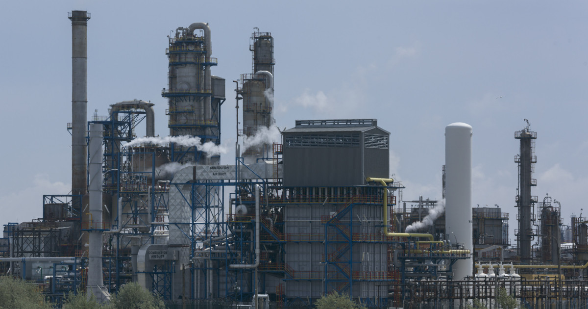 Cea mai mare rafinărie din țară intră în revizie tehnologică. România se va baza pe o singură rafinărie timp de 20 de zile