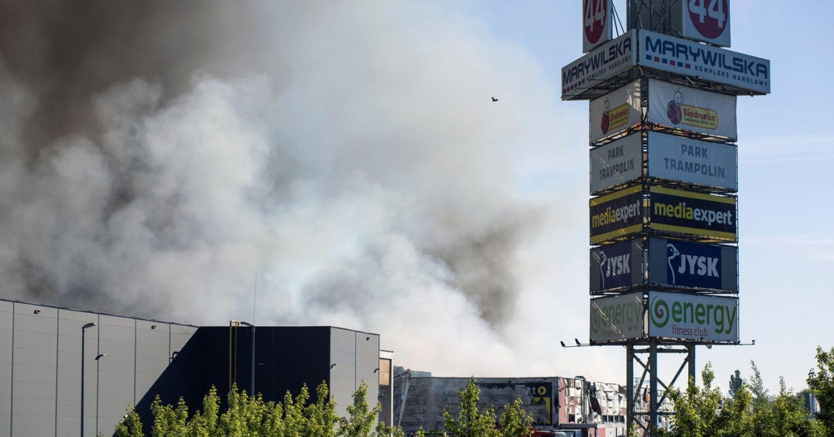 Polonia acuză Rusia de orchestrarea incendiului din Varşovia prin rețele sociale