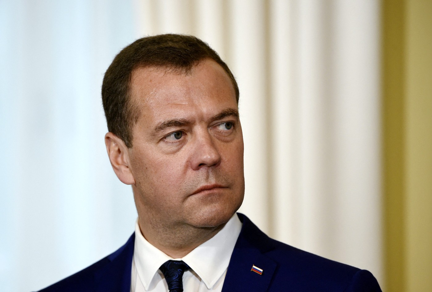 Medvedev îl amenință pe Zelenski: „Ar trebui lichidat după capitularea Kievului. E o țintă militară legitimă pentru noi”