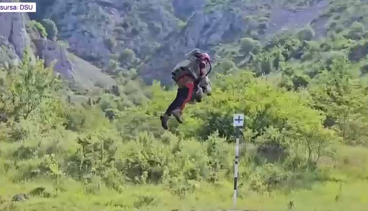 Iron Man de România: Salvamontiștii au testat un rucsac zburător. Un traseu de aproape 2 ore a fost făcut în doar 2 minute