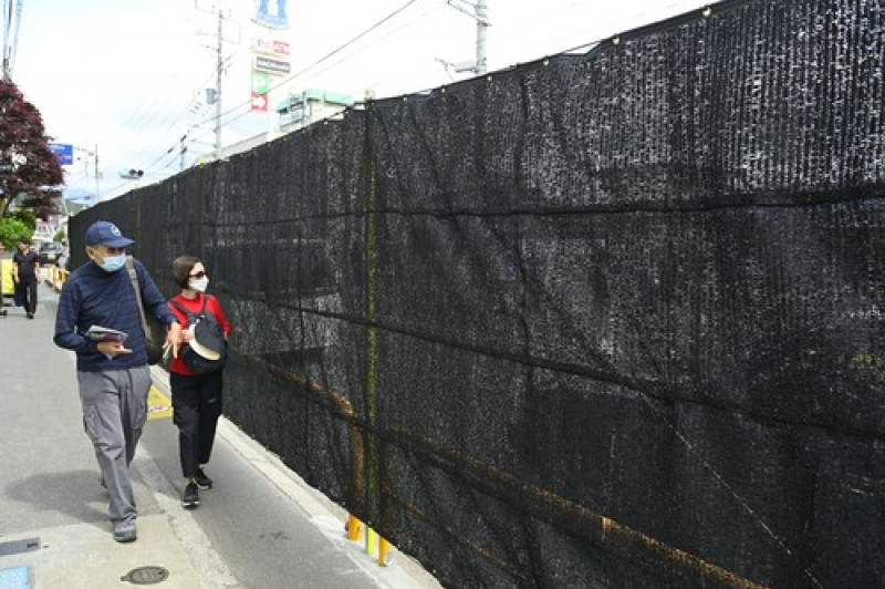 A black screen built to dissuade tourists from taking photos of Mount Fuji in Japan