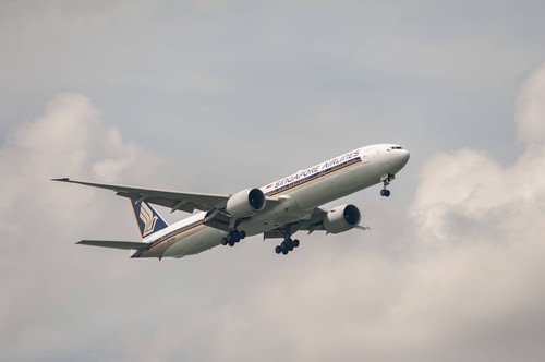 Un om a murit și cel puțin 30 au fost răniți din cauza turbulenţelor puternice în timpul unui zbor Londra - Singapore