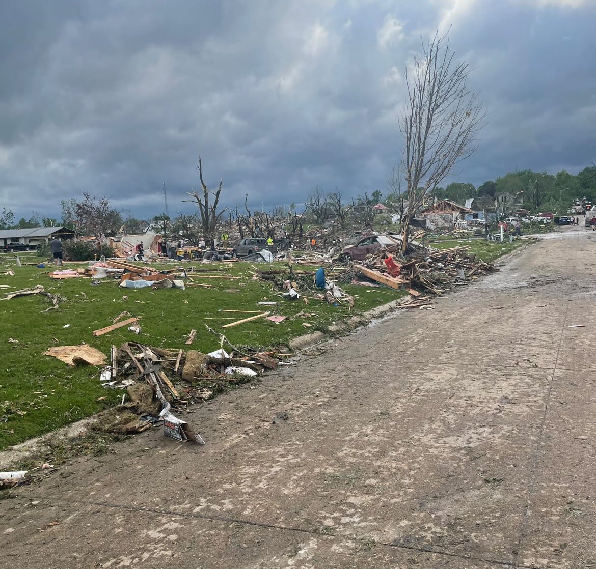 N-a mai rămas nimic în picioare într-un oraș din Iowa. O tornadă a devastat tot: case transformate în moloz și eoliene dărâmate (VIDEO)