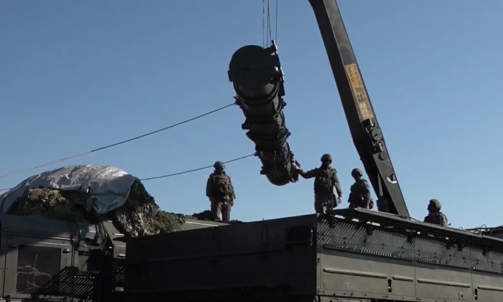 Amata Rusiei a început exercițiile comandate de Putin pentru a simula lansarea de arme nucleare tactice