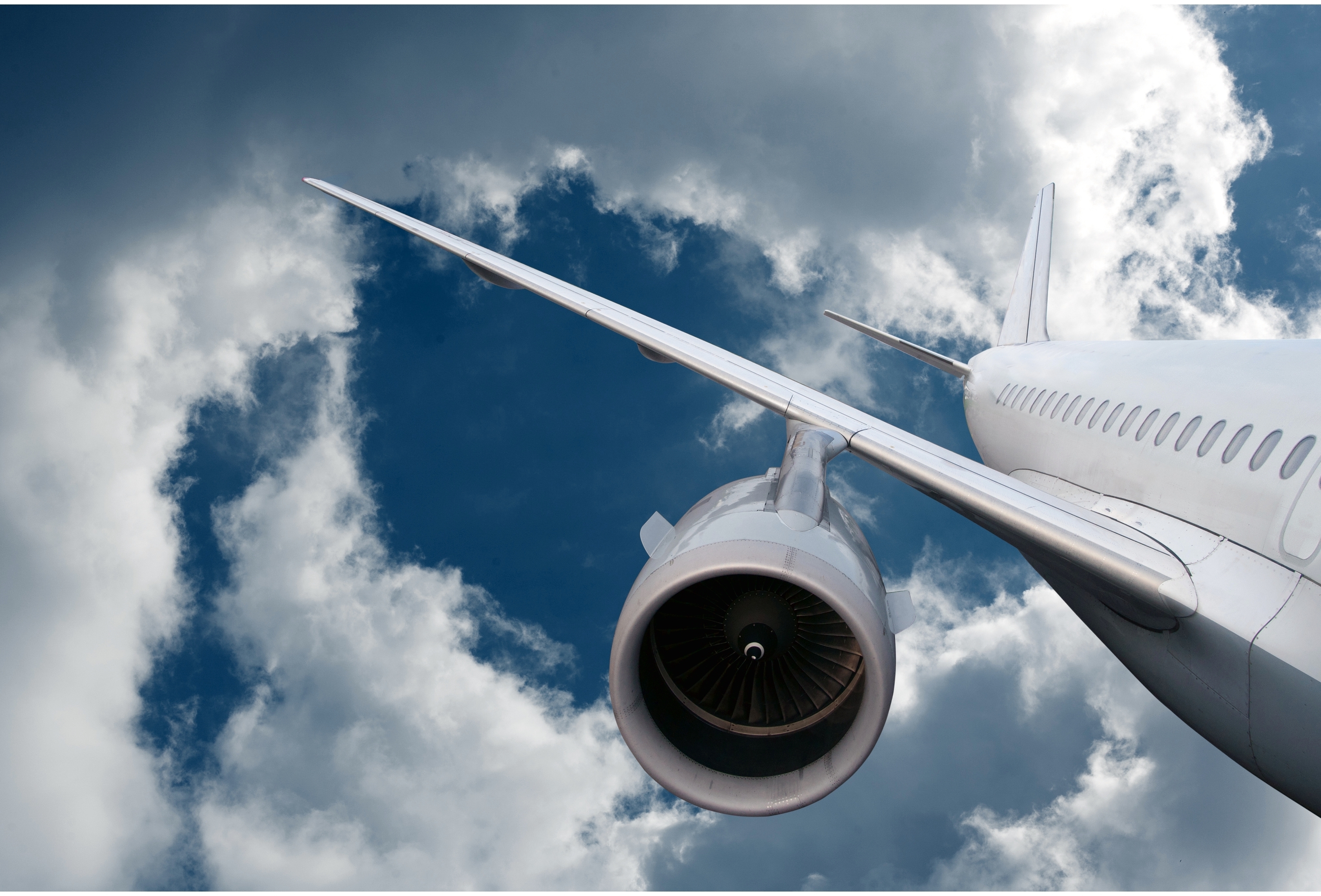 Incidentul din timpul zborului Londra-Singapore, provocat de „turbulenţe în aer limpede, cel mai periculos tip”. Când se produc acestea