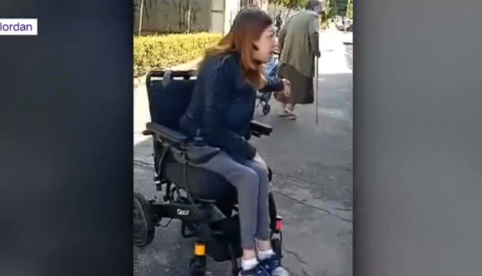 Caz revoltător la Craiova. Momentul în care o tânără cu dizabilități este umilită de un șofer de autobuz