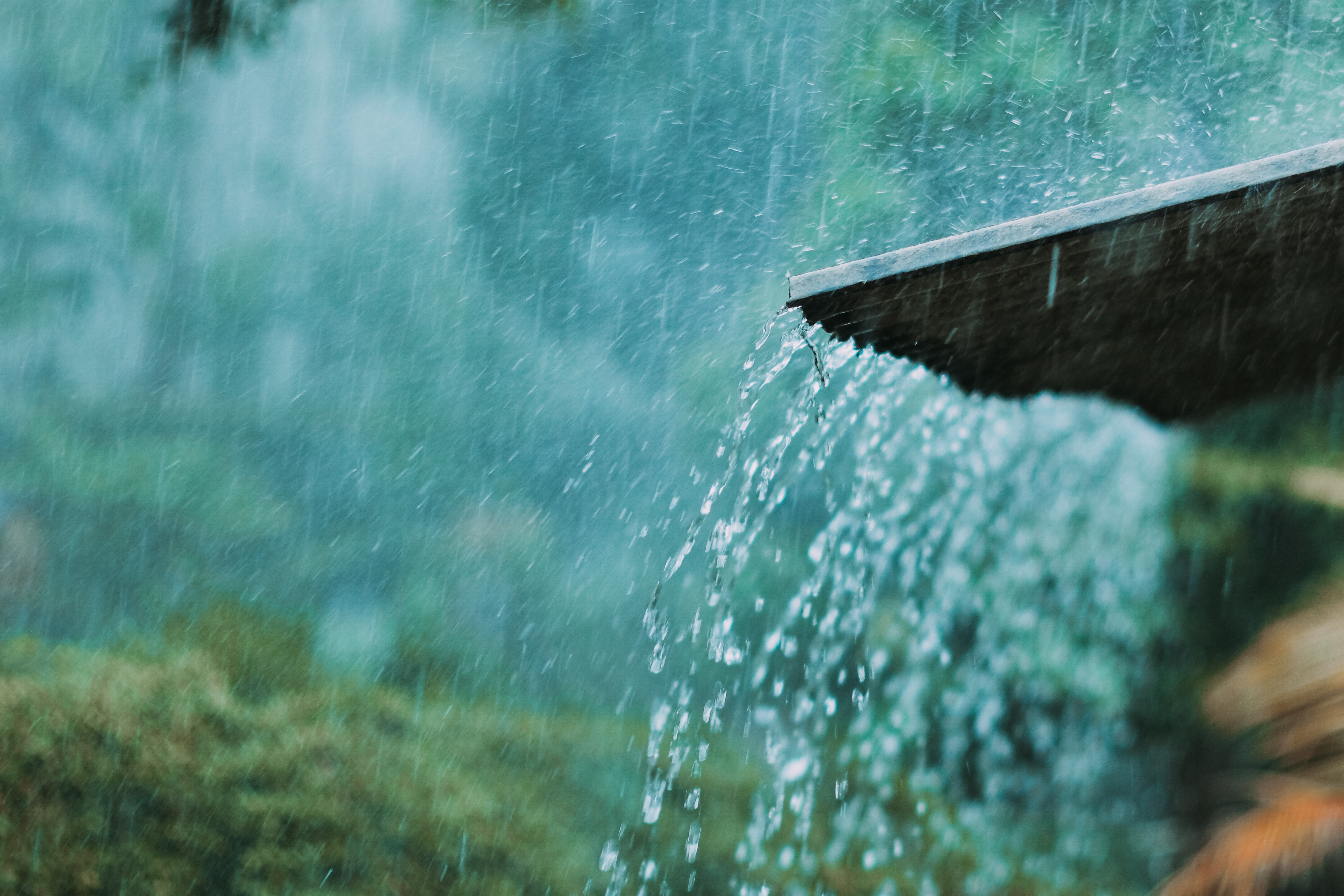 Meteorolog: În zonele afectate de inundații e posibil să mai plouă, dar nu la aceeași intensitate. Când se încălzește vremea