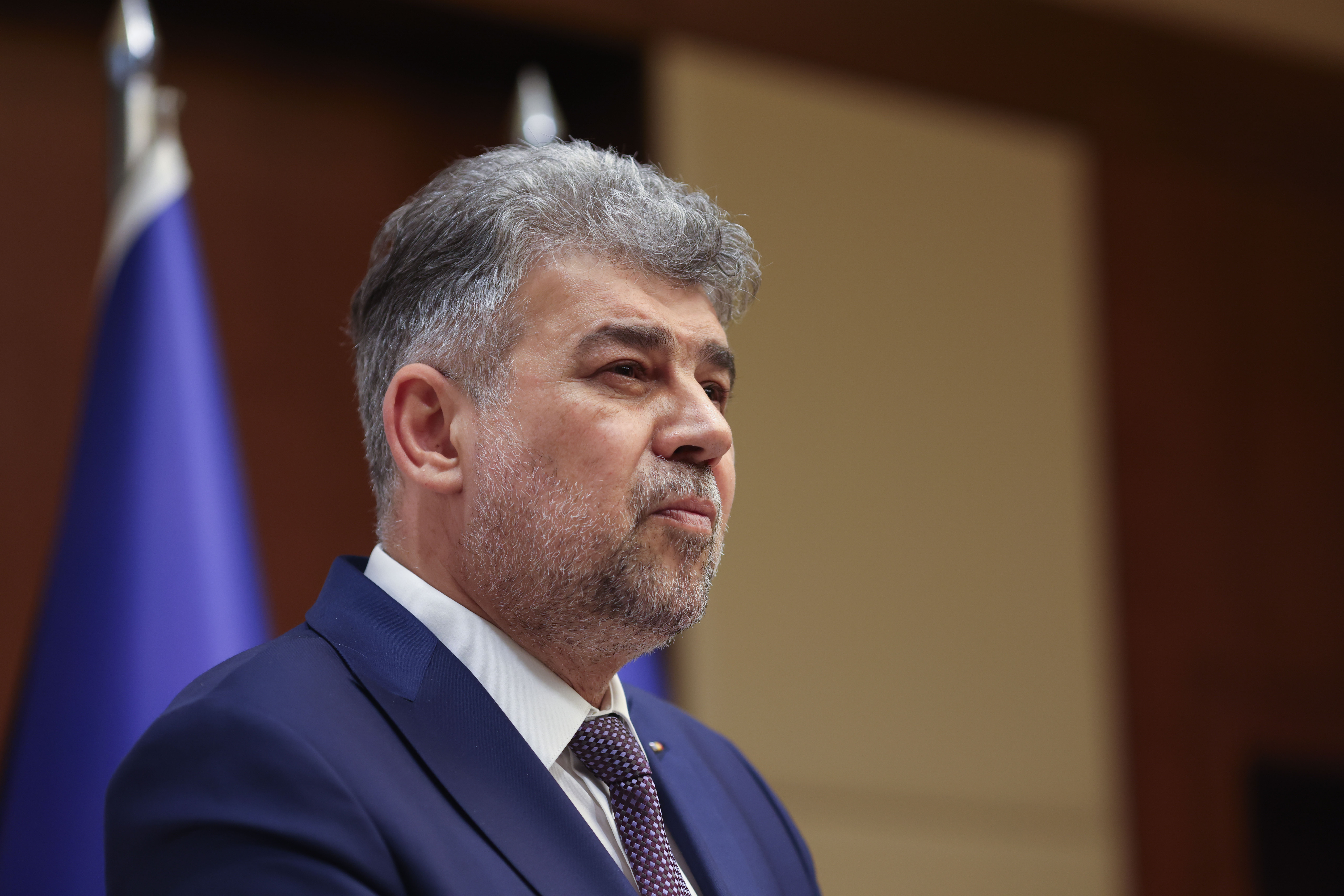 Salariul minim va crește de la 1 iulie. Anunțul făcut de Ciolacu