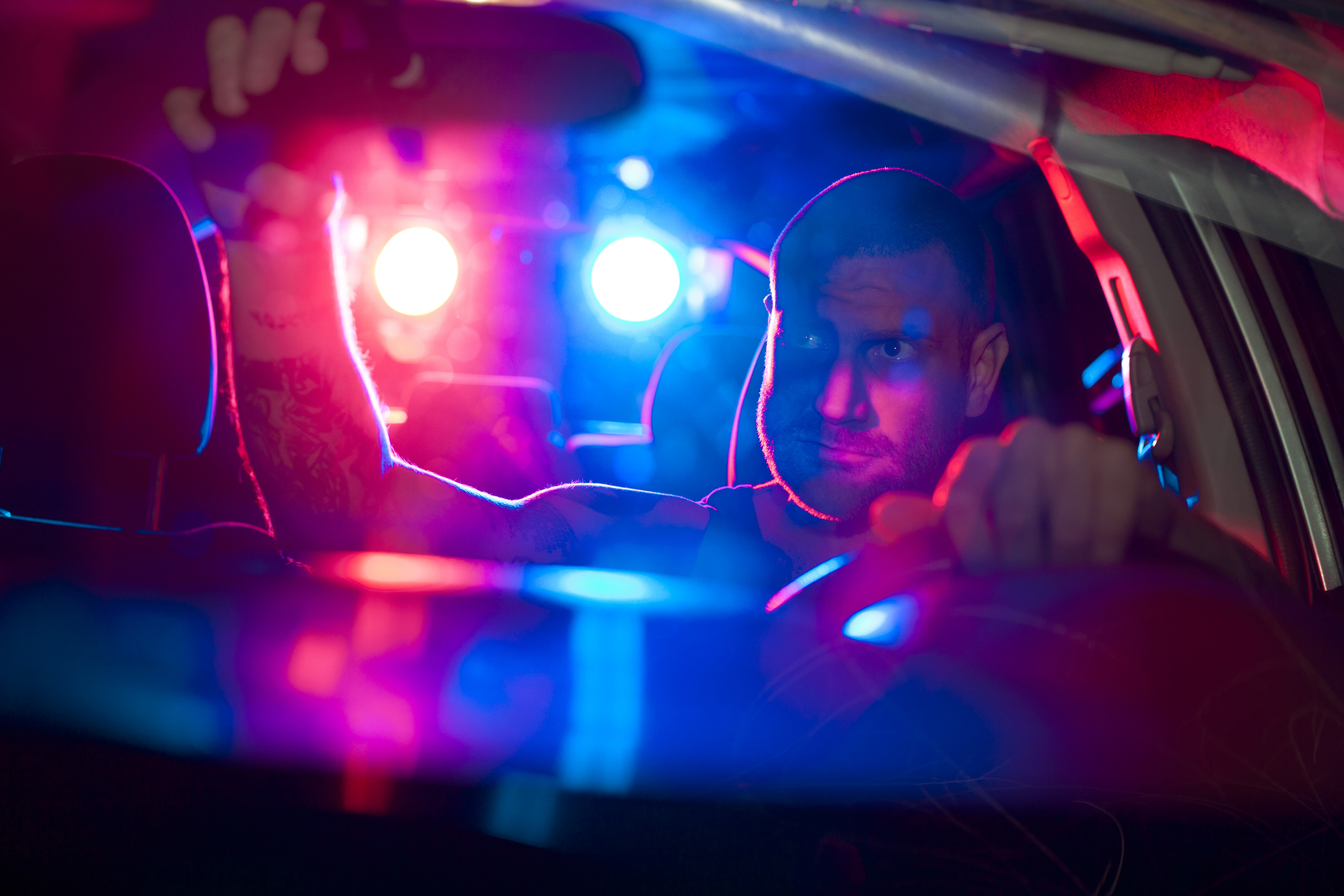 Din trafic, în spatele gratiilor. Șofer fără permis și cu alcoolemie de 1,20, reținut după o cursă nebună pe șosele, cu poliția pe urme