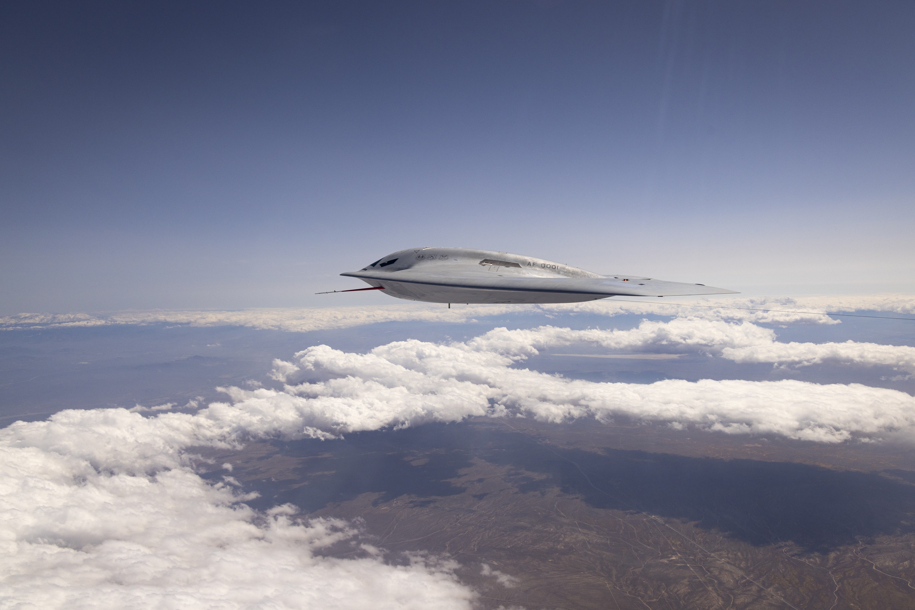 Aviația SUA a publicat primele imagini cu noul bombardier nuclear invizibil B-21 „Raider”, într-un zbor de testare