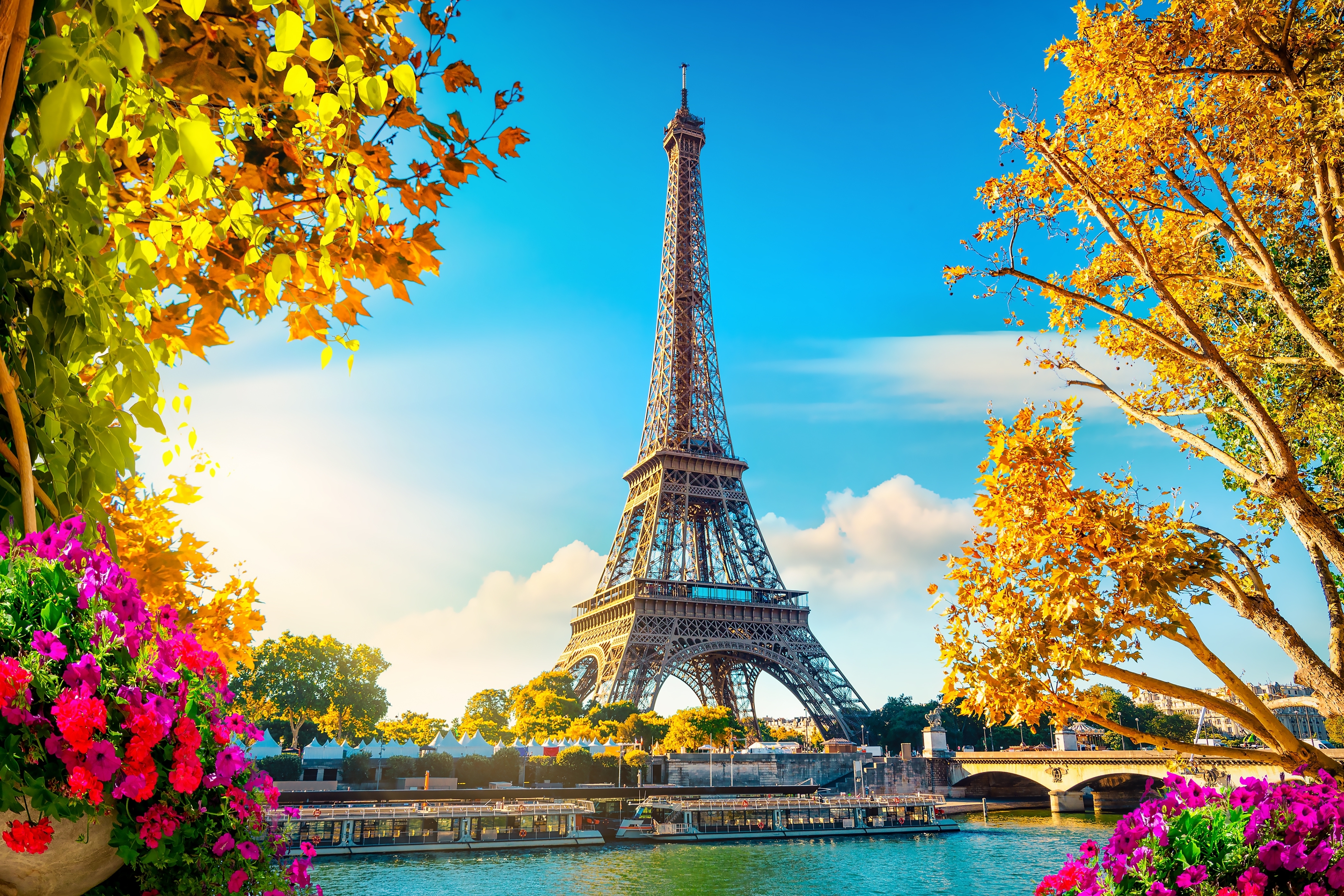 Turiștii care vor să urce în Turnul Eiffel vor scoate mai mulți bani din buzunar. Biletele se scumpesc de pe 17 iunie