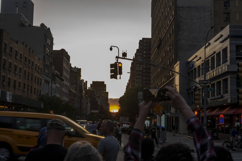 Another astronimical event in New York Astronomy aficionados risk life and limb as they stand in West 23rd street in Che