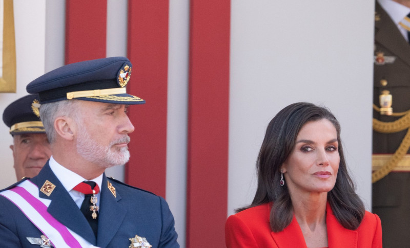 Le roi Felipe VI et la reine Letizia d’Espagne, assistent au défilé militaire à l'occasion de la Journée des forces armées à Oviedo