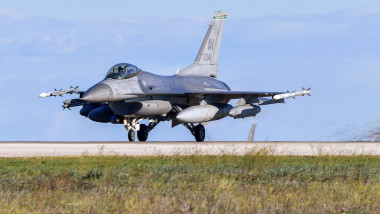 avion de luptă F-16