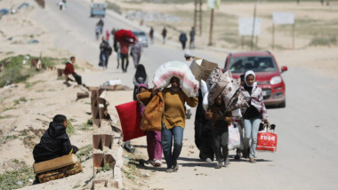 refugiati palestinieni de un drum din gaza