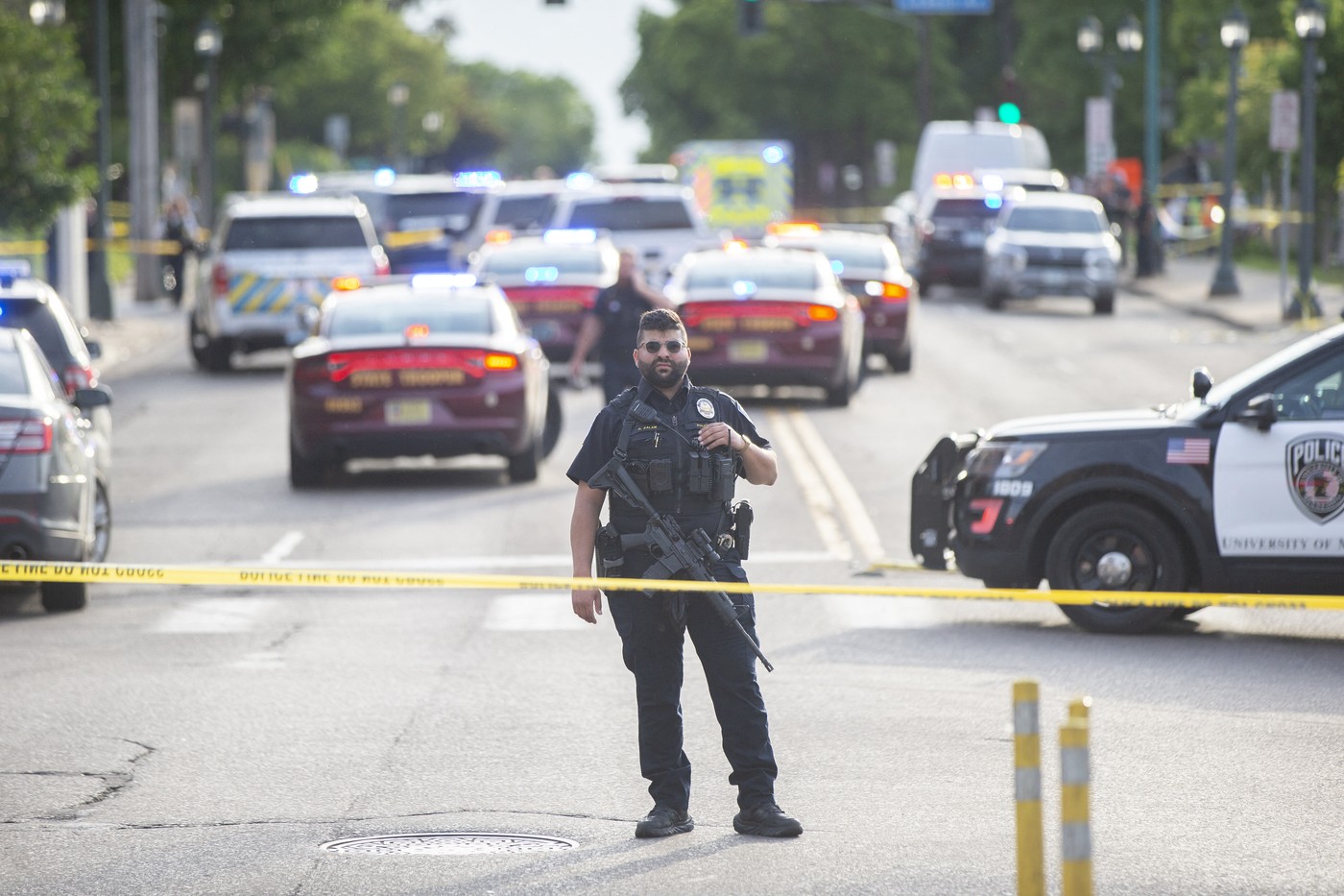 Atac armat în Minneapolis. Cel puțin trei oameni, printre care și un polițist, au fost uciși