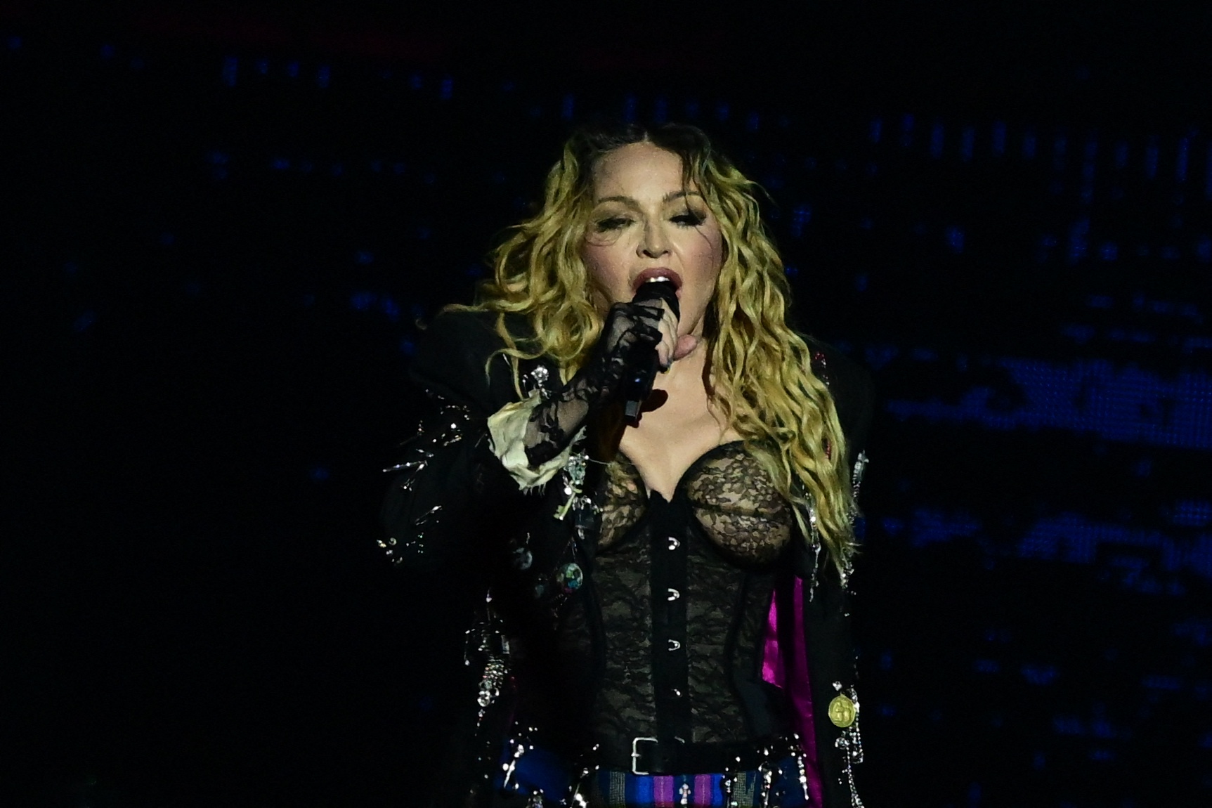 Madonna, dată în judecată de un fan supărat că pe scenă au apărut femei fără tricou: „Mi-a provocat suferință emoțională gravă”