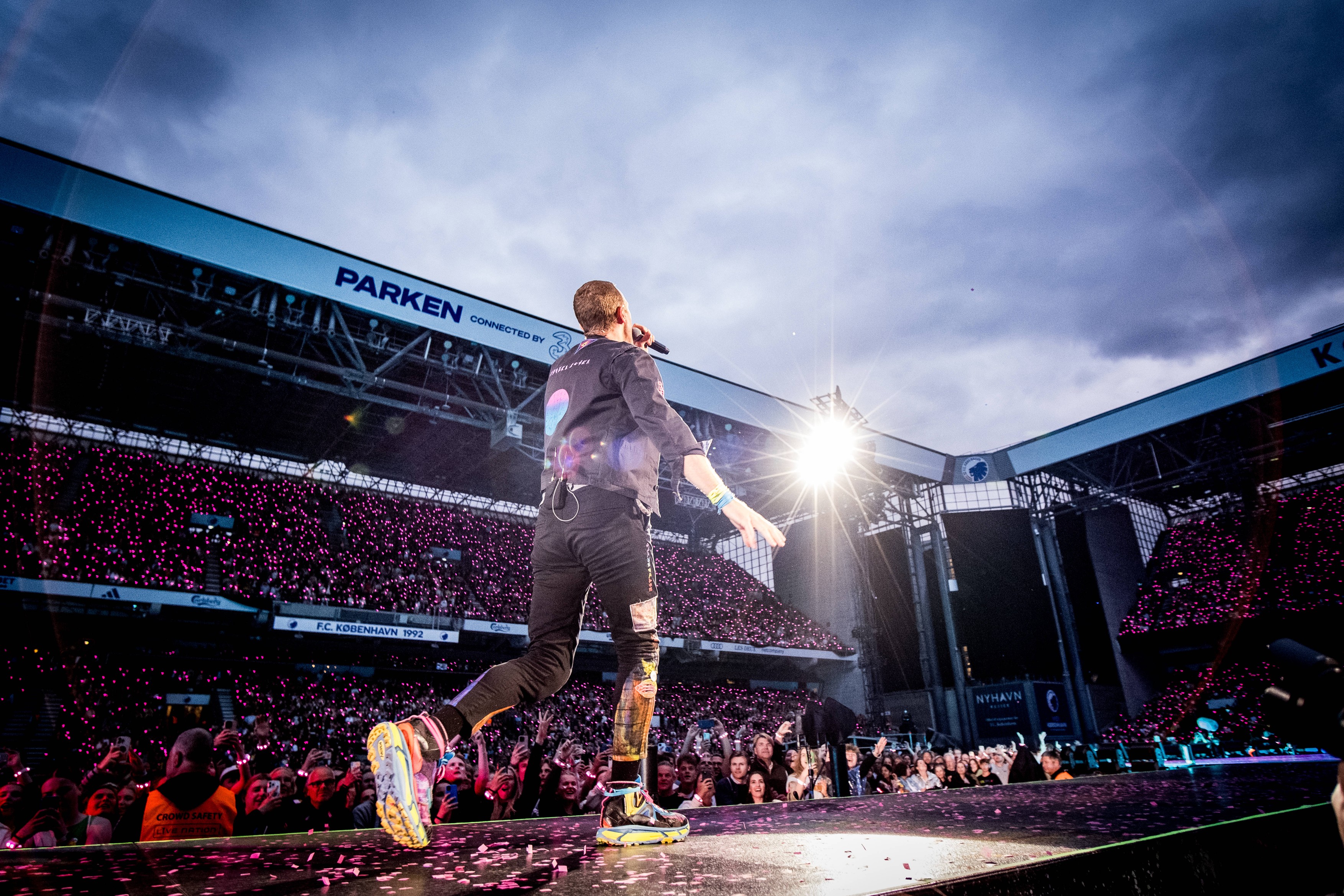 Trupa Coldplay a reușit să reducă cu 59% emisiile de carbon din timpul turneului în jurul lumii, care durează de doi ani
